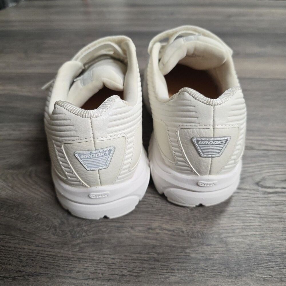 Brooks Women's Addiction Walker White Size 9D 2-V-Strap Sneakers 1103201D142 - Picture 2 of 8